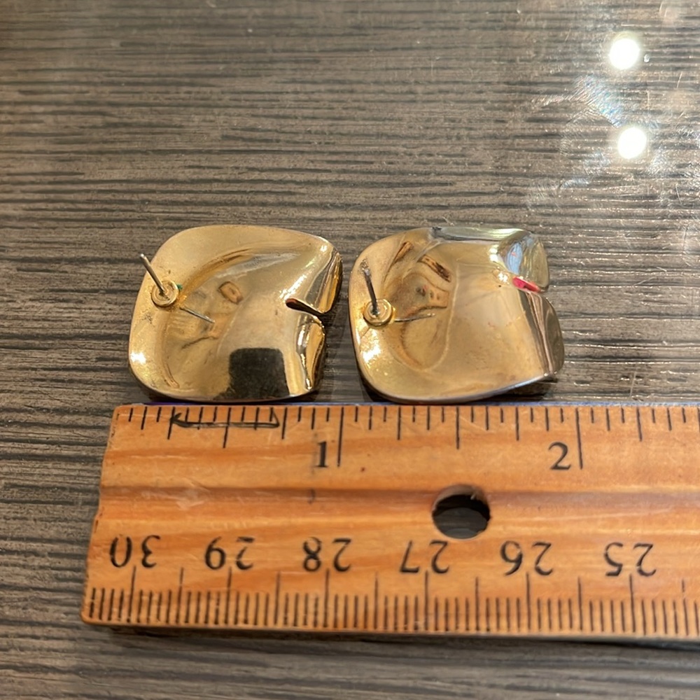 Vintage Wavey Shaped Square Earrings with Coral / Salmon Colored Enamel - Picture 8 of 16